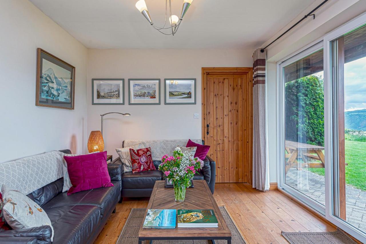 Laurel - Pet-Friendly Cottage With Indoor Pool, Hot Tub & Panoramic Snowdonia Views Colwyn Bay Ngoại thất bức ảnh