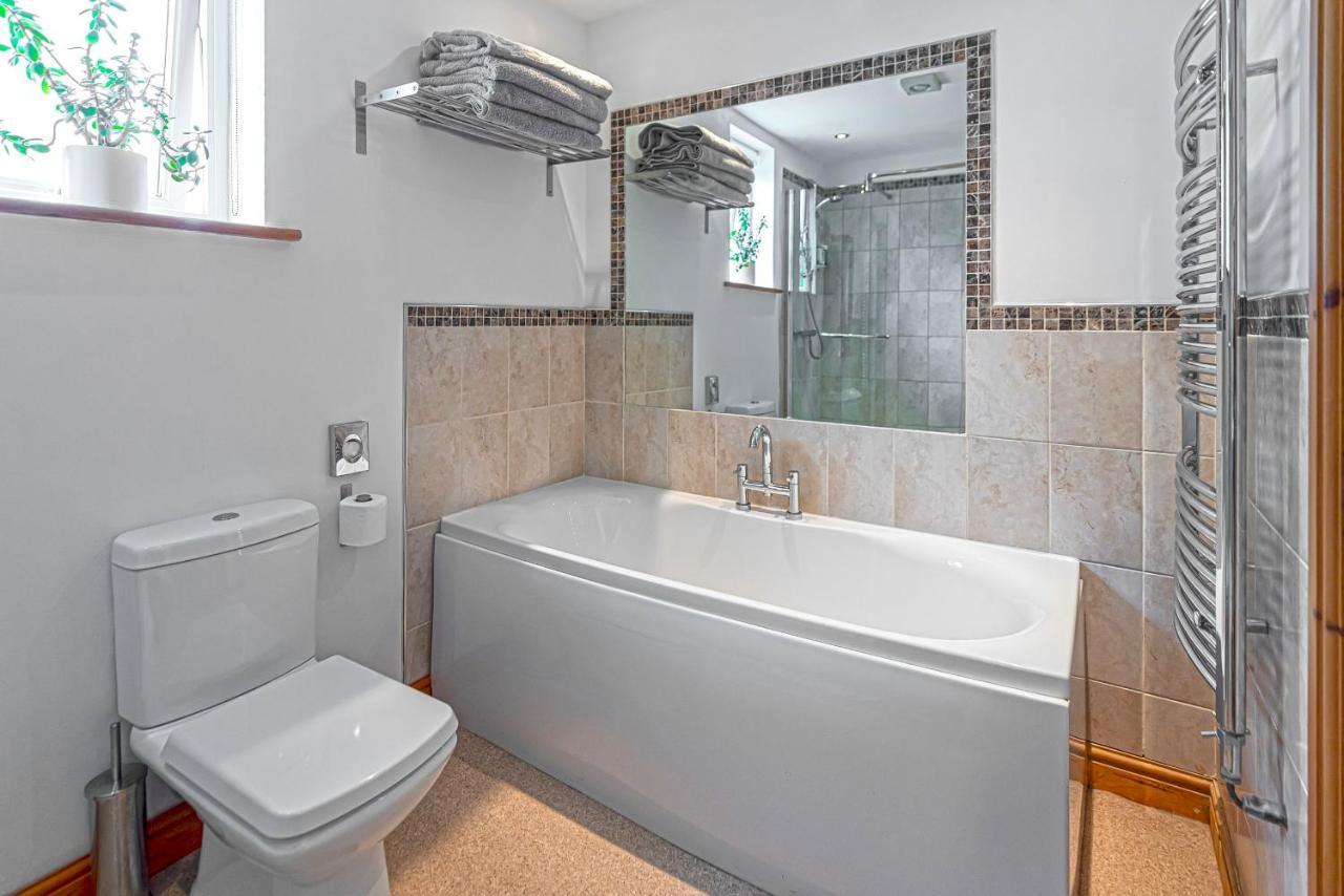 Laurel - Pet-Friendly Cottage With Indoor Pool, Hot Tub & Panoramic Snowdonia Views Colwyn Bay Ngoại thất bức ảnh