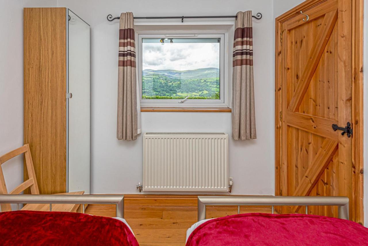 Laurel - Pet-Friendly Cottage With Indoor Pool, Hot Tub & Panoramic Snowdonia Views Colwyn Bay Ngoại thất bức ảnh