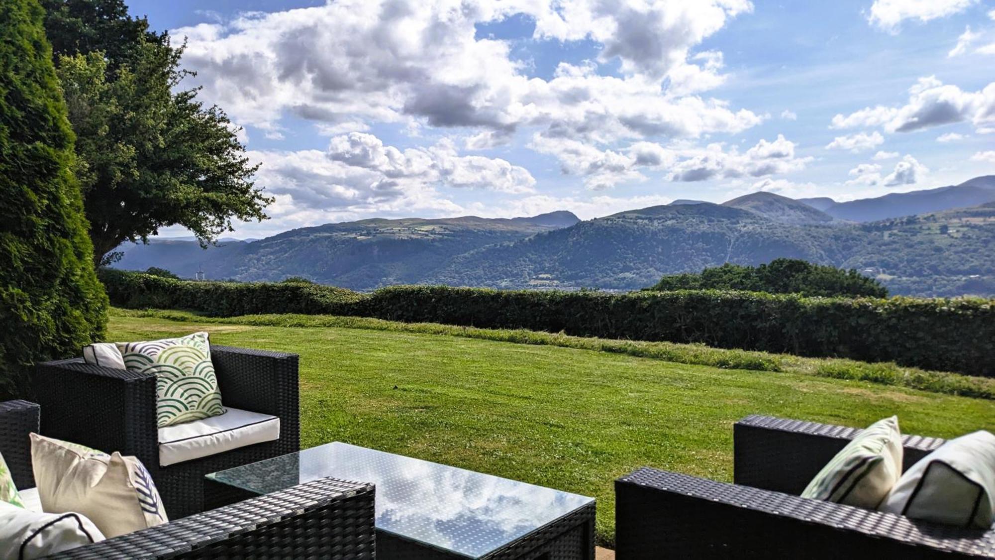 Laurel - Pet-Friendly Cottage With Indoor Pool, Hot Tub & Panoramic Snowdonia Views Colwyn Bay Ngoại thất bức ảnh