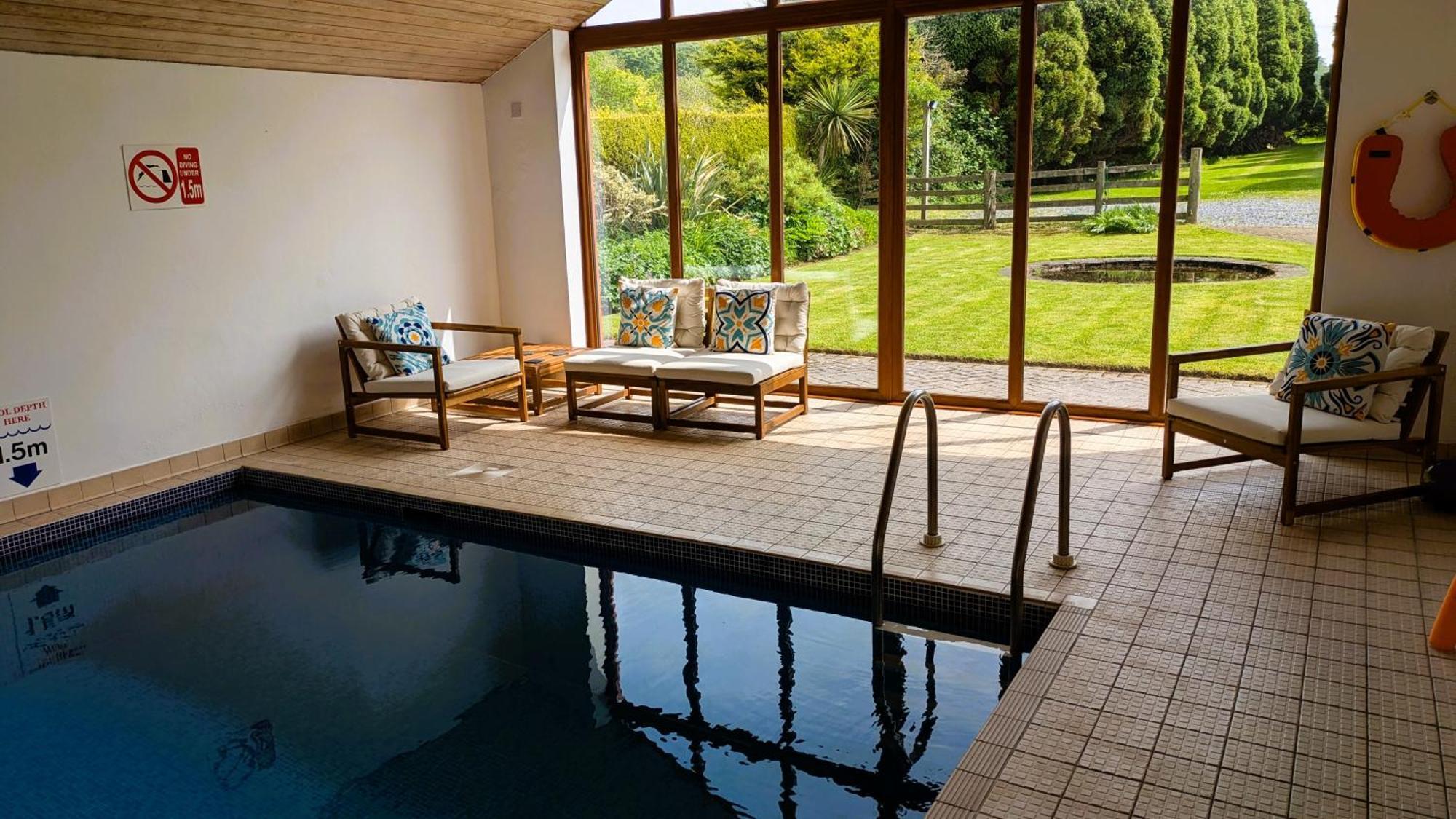 Laurel - Pet-Friendly Cottage With Indoor Pool, Hot Tub & Panoramic Snowdonia Views Colwyn Bay Ngoại thất bức ảnh