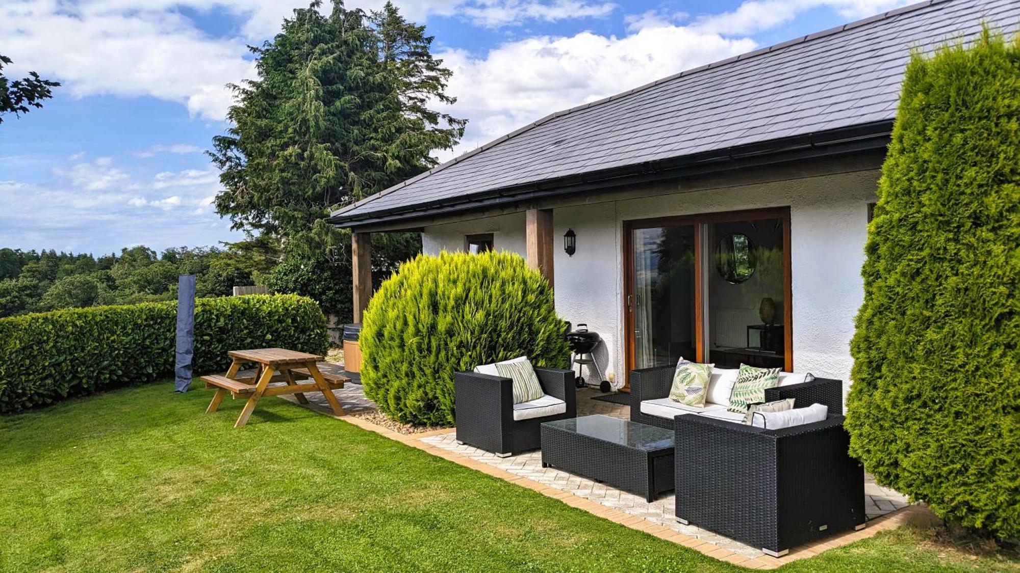 Laurel - Pet-Friendly Cottage With Indoor Pool, Hot Tub & Panoramic Snowdonia Views Colwyn Bay Ngoại thất bức ảnh
